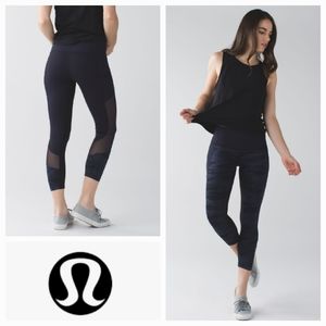 LULULEMON 6 Seek The Heat Crop Mini Coast Camo Deep Navy Black / Naval Blue